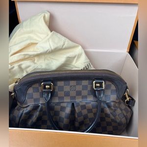 LOUIS  VUITTON